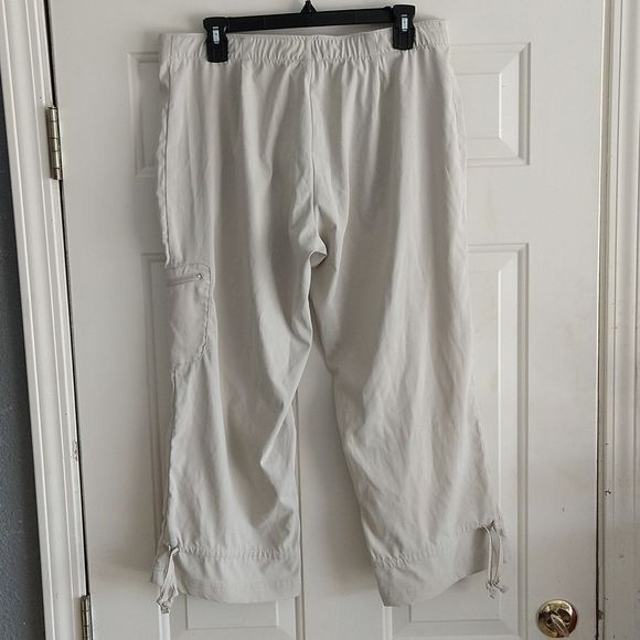 Nike Dry Fit Cream Cropped Drawstring Bottom Pants - Picture 4 of 16